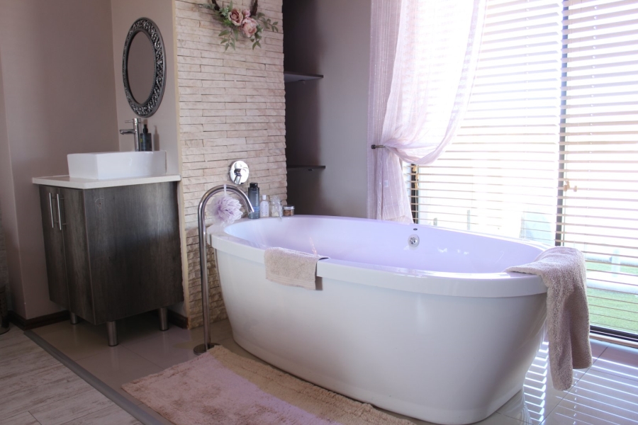 4 Bedroom Property for Sale in Rouxville Western Cape